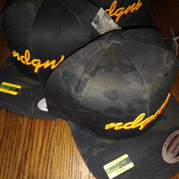 Multi-Black Camo Snapbacks - Picture 3 of 5